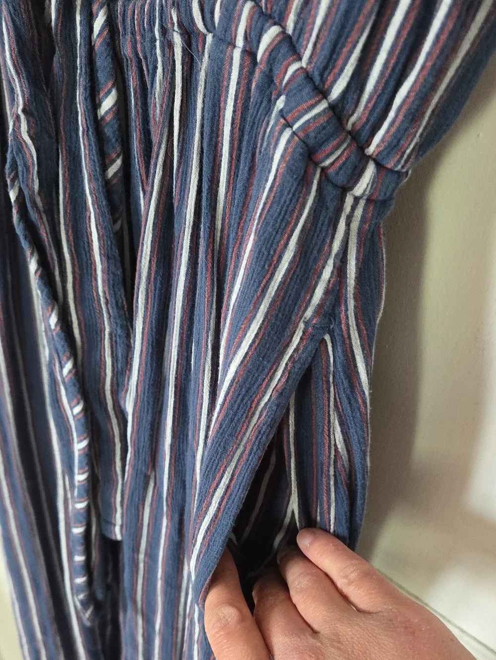 Flowy Abercrombie & Fitch Maxi Dress with Front Tie